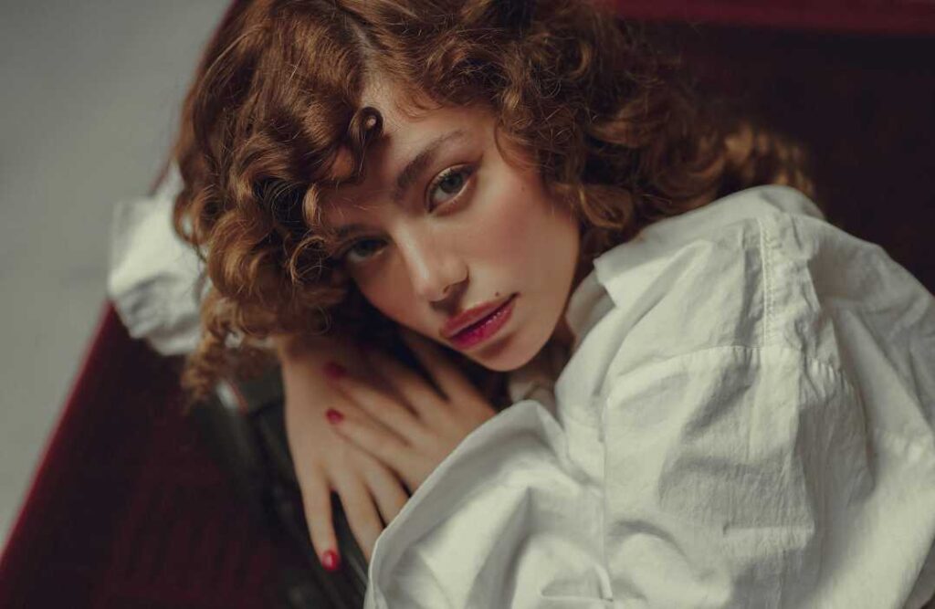 Svi je imamo u ormaru: 3 načina kako nositi bijelu košulju kako nositi bijelu kosulju