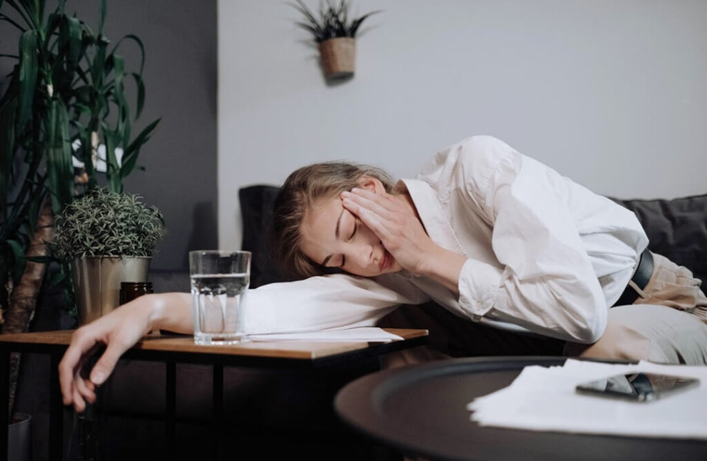 Doktori poručuju: ako vas ujutro često boli glava, ovo bi mogli biti razlozi! cesto boli glava