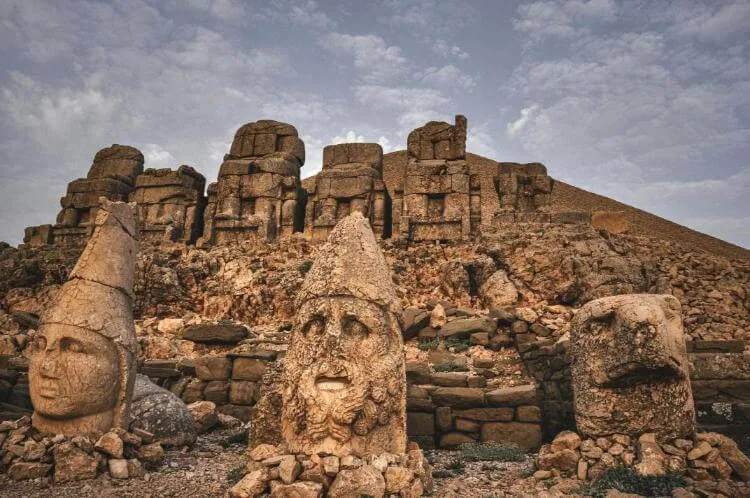 Nemrut Dagi, Turska, drevne građevine