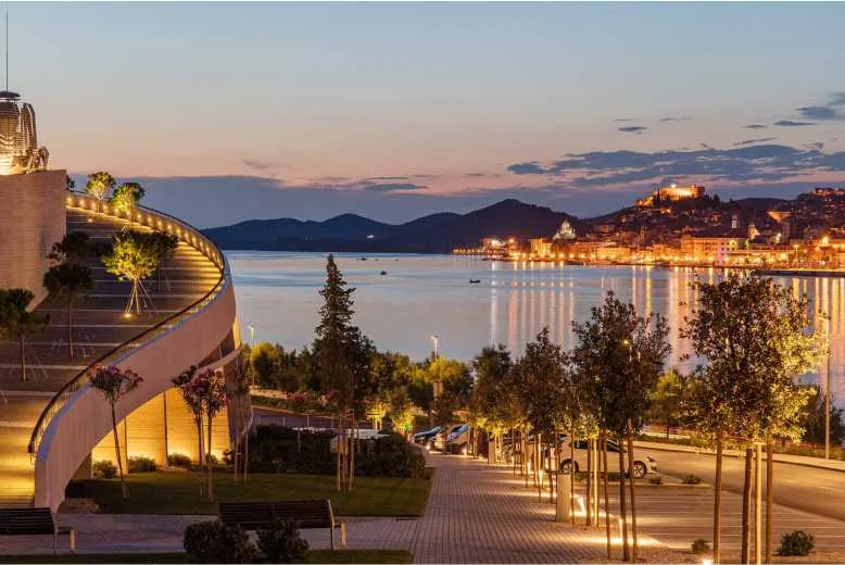 Hotel D-Resort s pogledom na more i grad