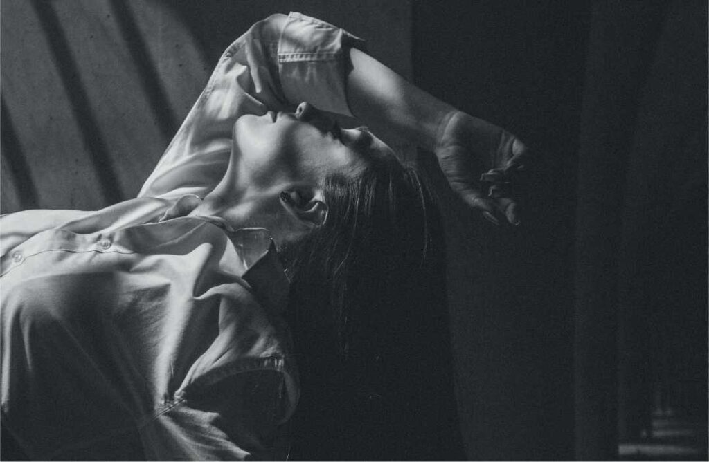 Pomrčina Sunca u Vodenjaku: Sudbinski susreti i neočekivani obrati koji mijenjaju sve Pomrčina Sunca u Vodenjaku, Simbolika slobode i buđenja strasti uz pomrčinu Sunca