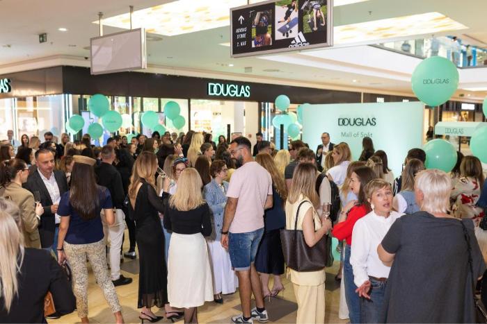 Douglas parfumerije Mall of Split atmosfera s otvorenja.