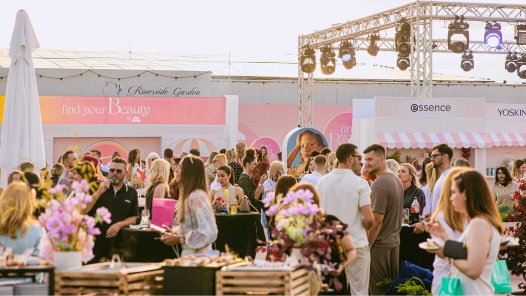dm okupio vodeće beauty brendove i predstavio trendove za nadolazeću sezonu Atmosfera, posjetitelji i štandovi u prostoru Riverside Garden gdje se održao dm beauty break 2026 pod motom Find Your Beauty.