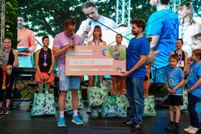 Donacija za udrugu PINK-Life na dm ženskoj utrci, dodjela.