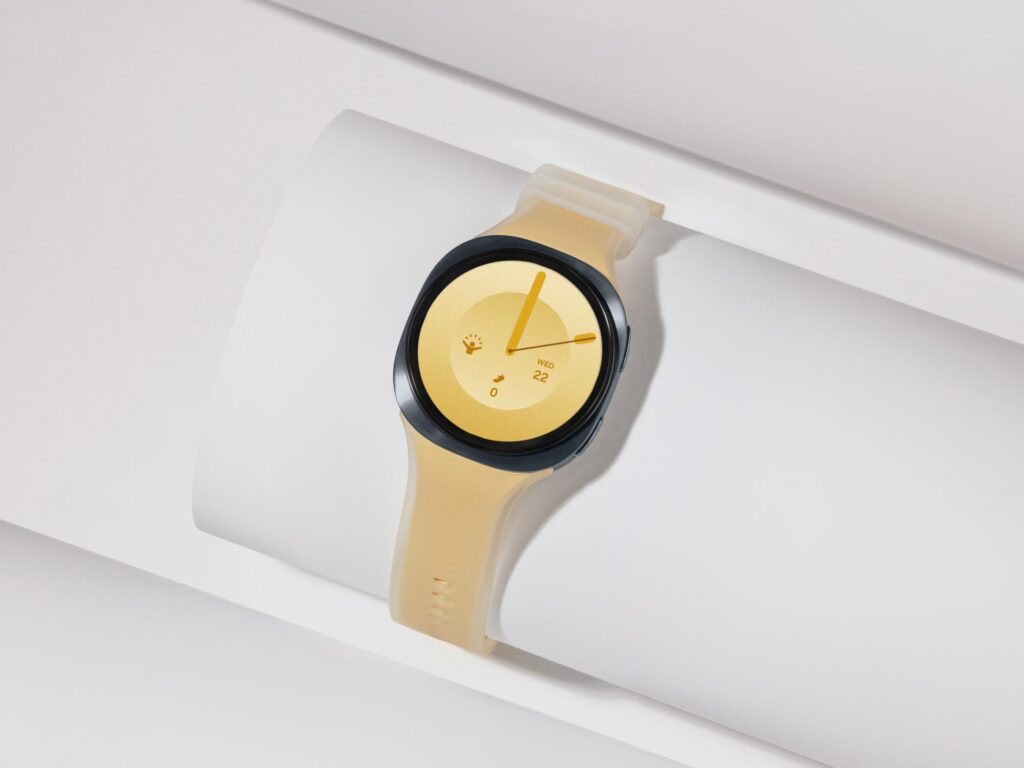 Samsung Galaxy Watch9 žuti.