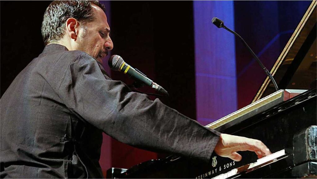 U Čakovec Grad Jazza stiže dobitnik Grammyja Alon Yavnai! Alon Yavna za klavirom.