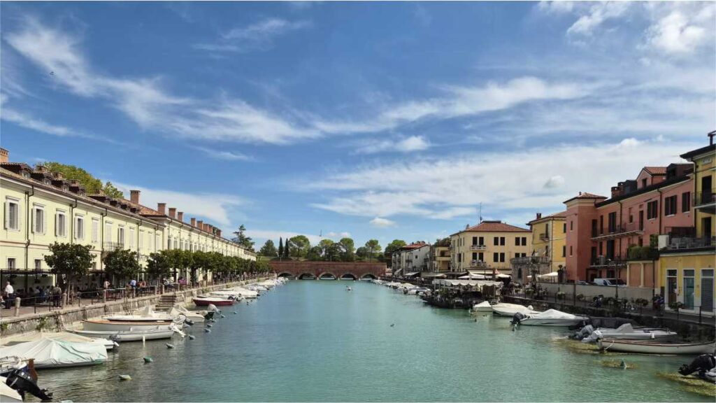Peschiera del Garda i Lazise: Isplati li se posjetiti ova dva gradića na jezeru Garda? Jezero Garda što posjetiti – kanal Canale di Mezzo i most Ponte dei Voltoni u mjestu Peschiera del Garda