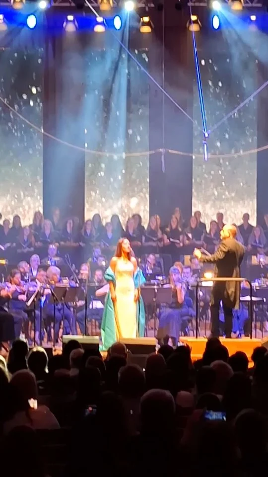 Donosimo dio nezaboravne atmosfere s koncerta predivne @tamara_radjenovic s više od stotinu prvorazrednih glazbenika.Uživajte. 💖#suvremenazena #suvremenažena #tamararadjenovic #sopran #koncert #vatroslavlisinski #kultura